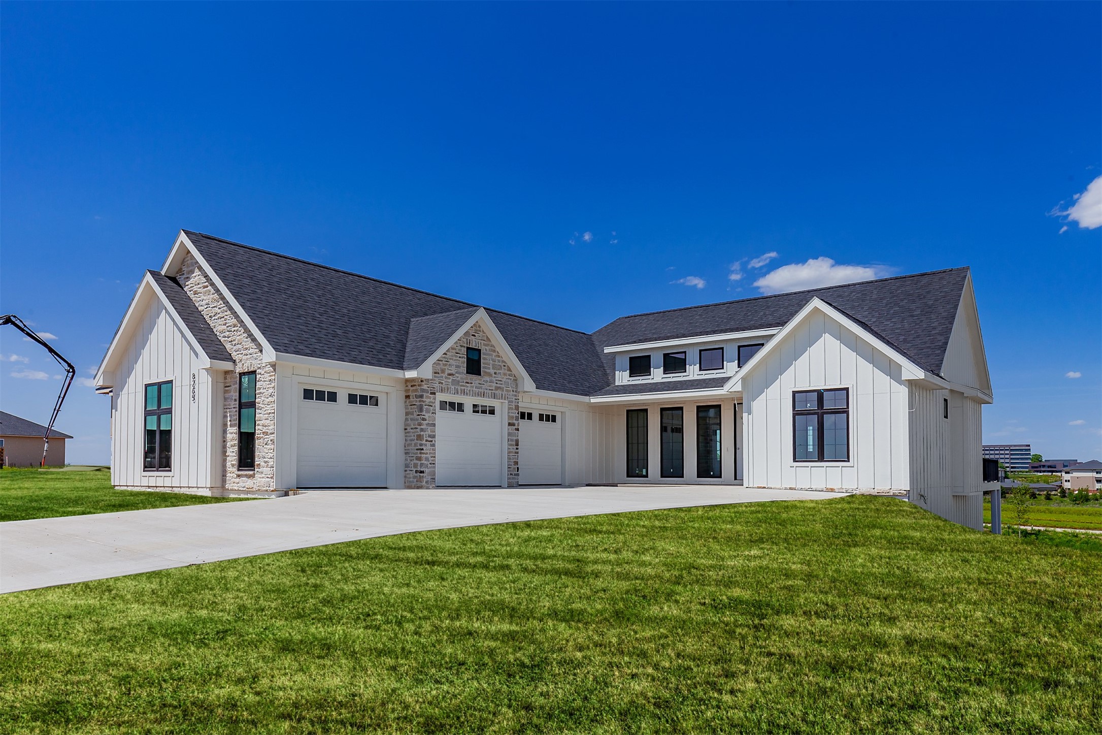8265 Edgewood Court — photo