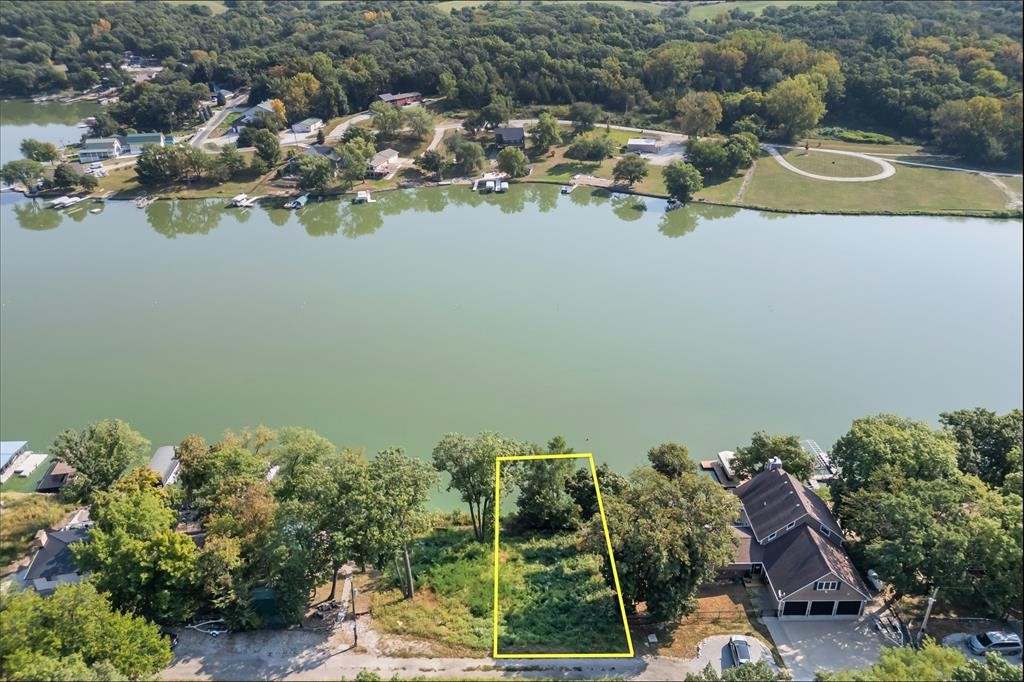 8364 Lakeshore Drive — photo