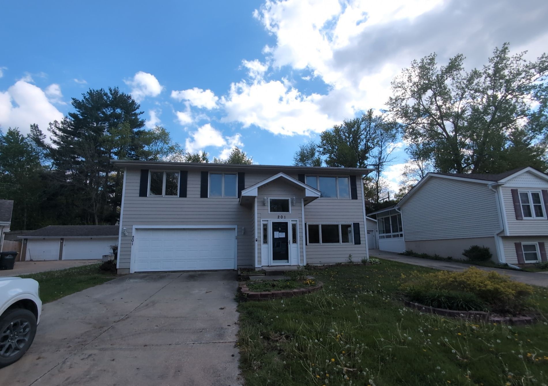 201 E Caulder Circle — photo