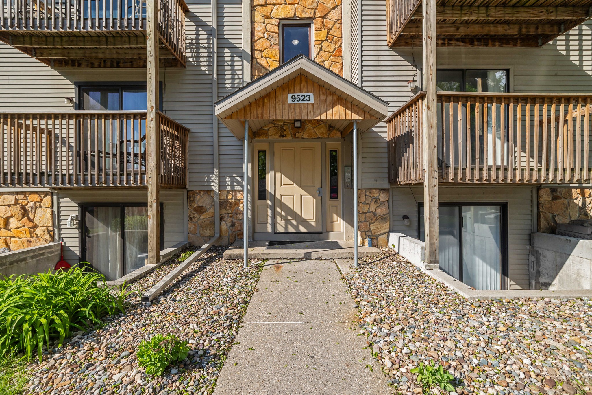 9523 University Avenue 11 — photo