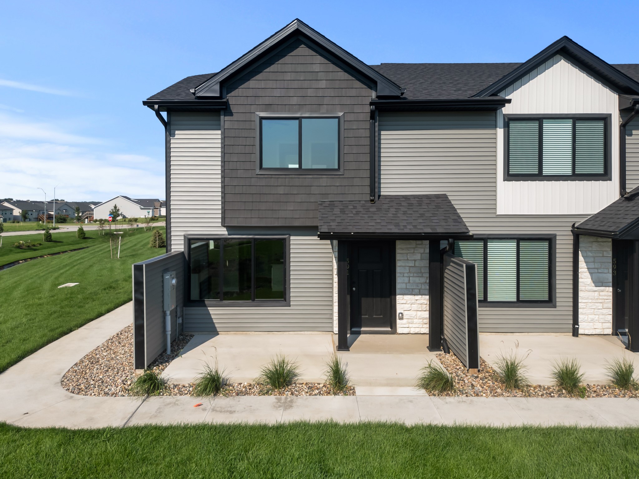 591 NE Hart Lane — photo
