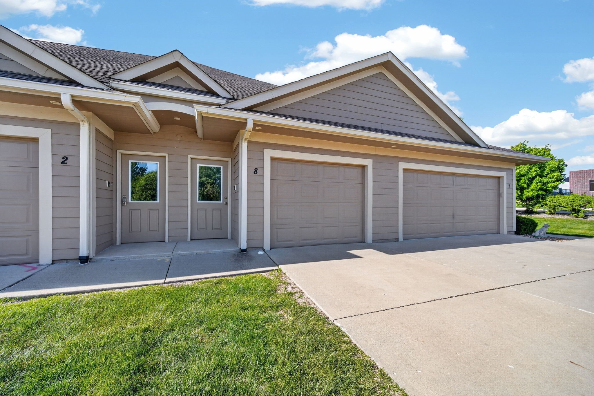 2702 NE Oak Drive 8 — photo