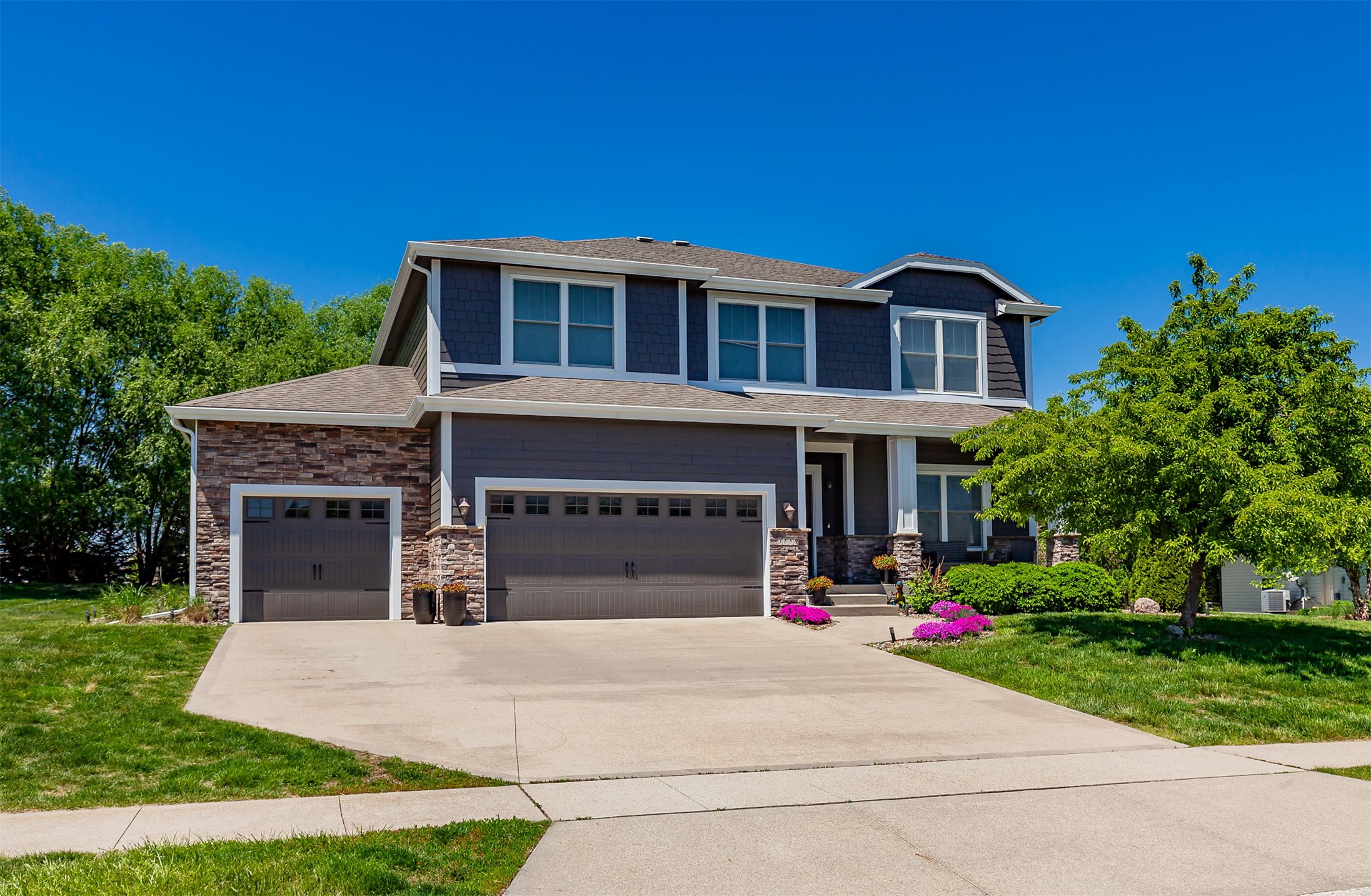 3880 Rose Glen — photo