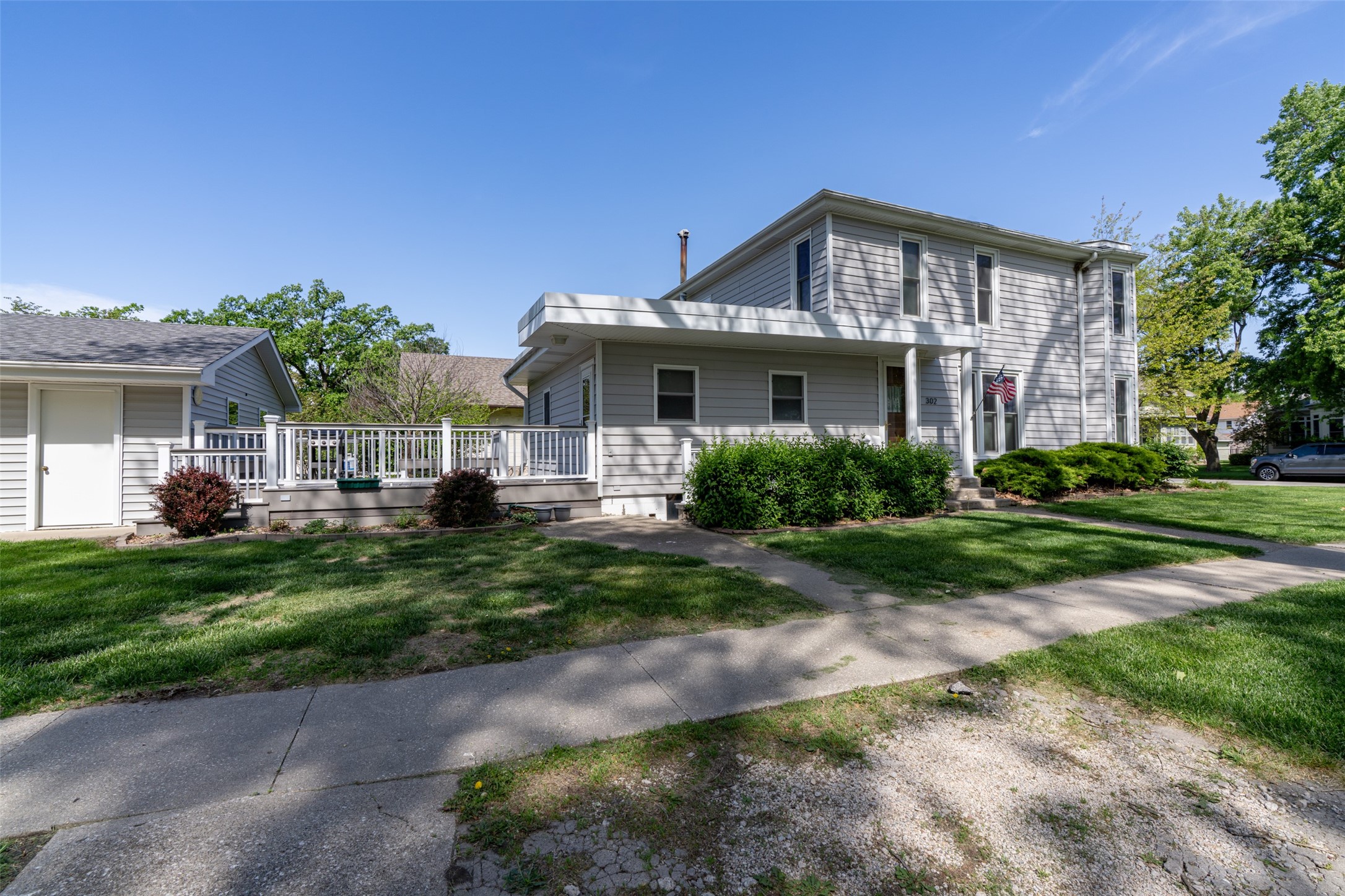 302 W Court Avenue — photo
