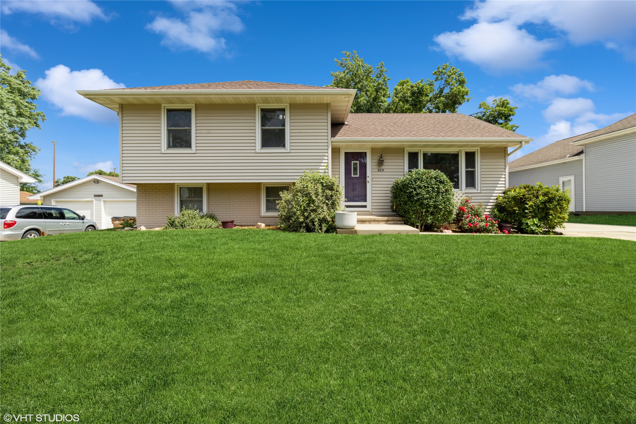 805 Parkview Lane — photo