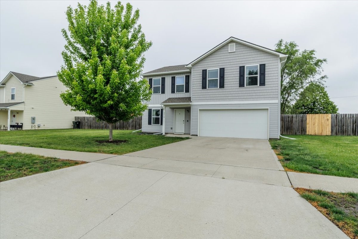2210 Sunflower Street — photo