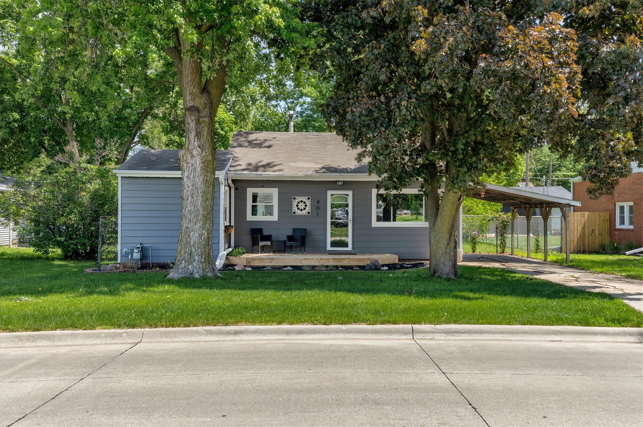 401 NE Main Street — photo