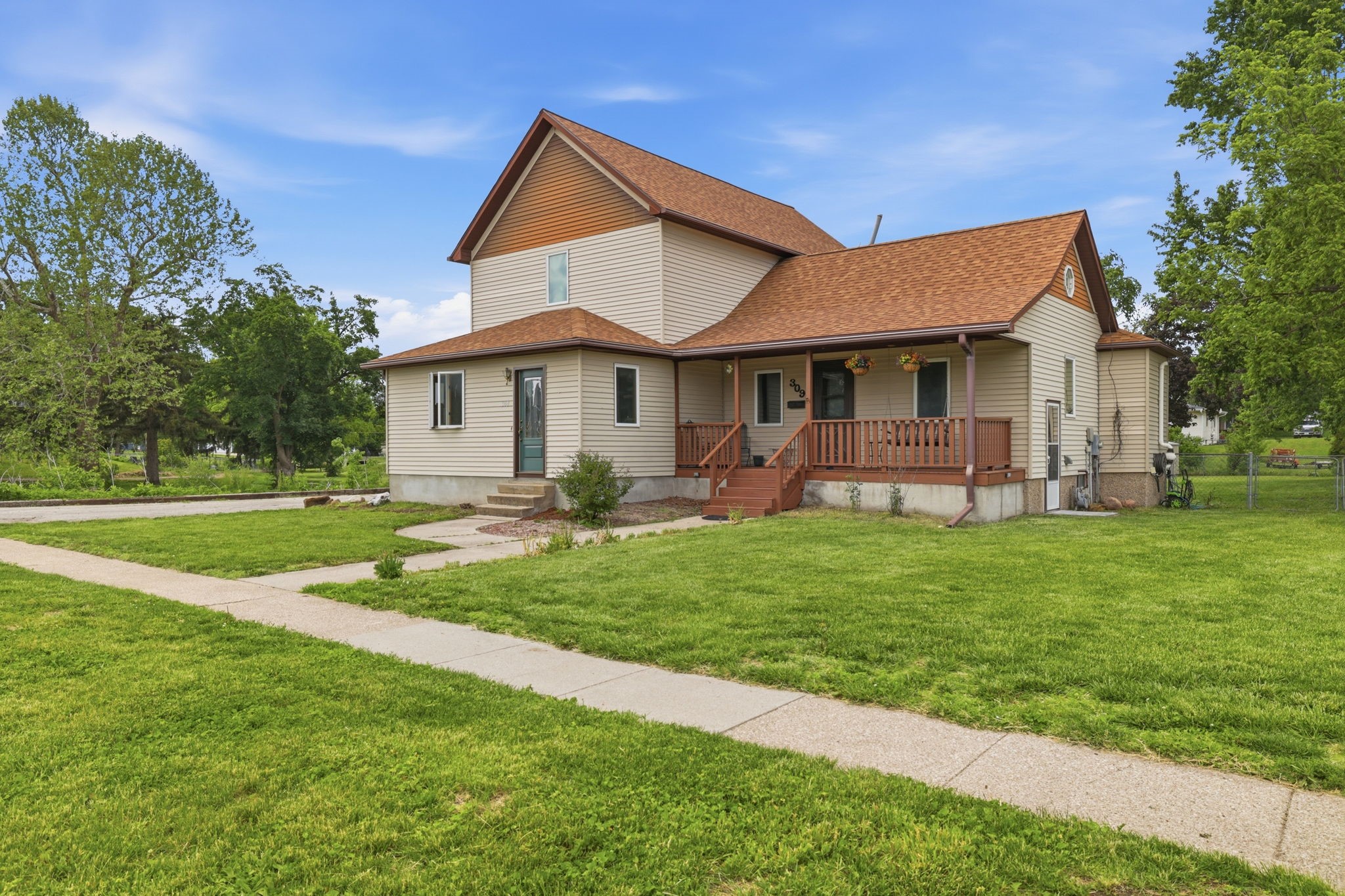309 E First Street — photo