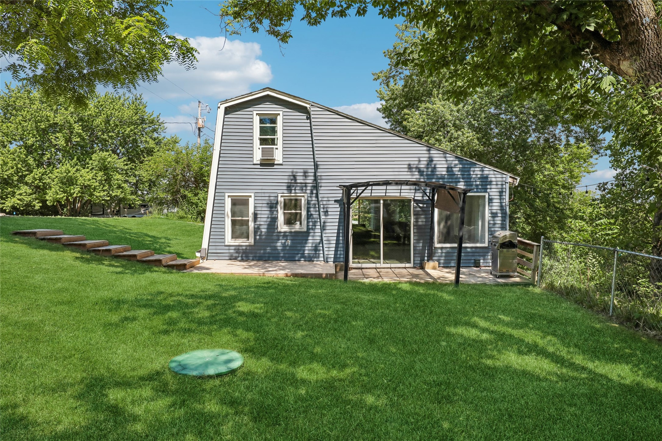 6033 N Lakeshore Drive — photo