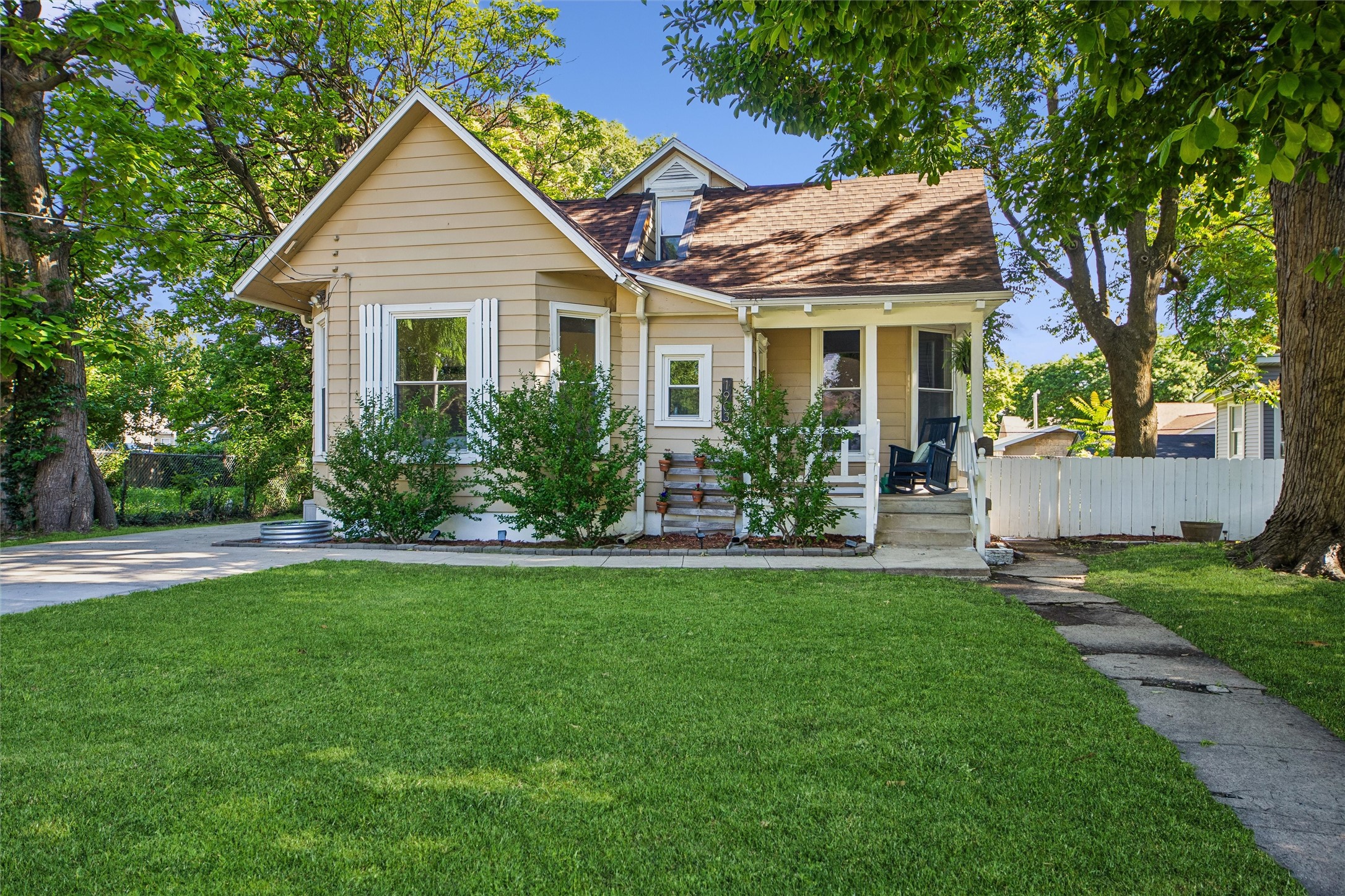 1903 Mondamin Avenue — photo