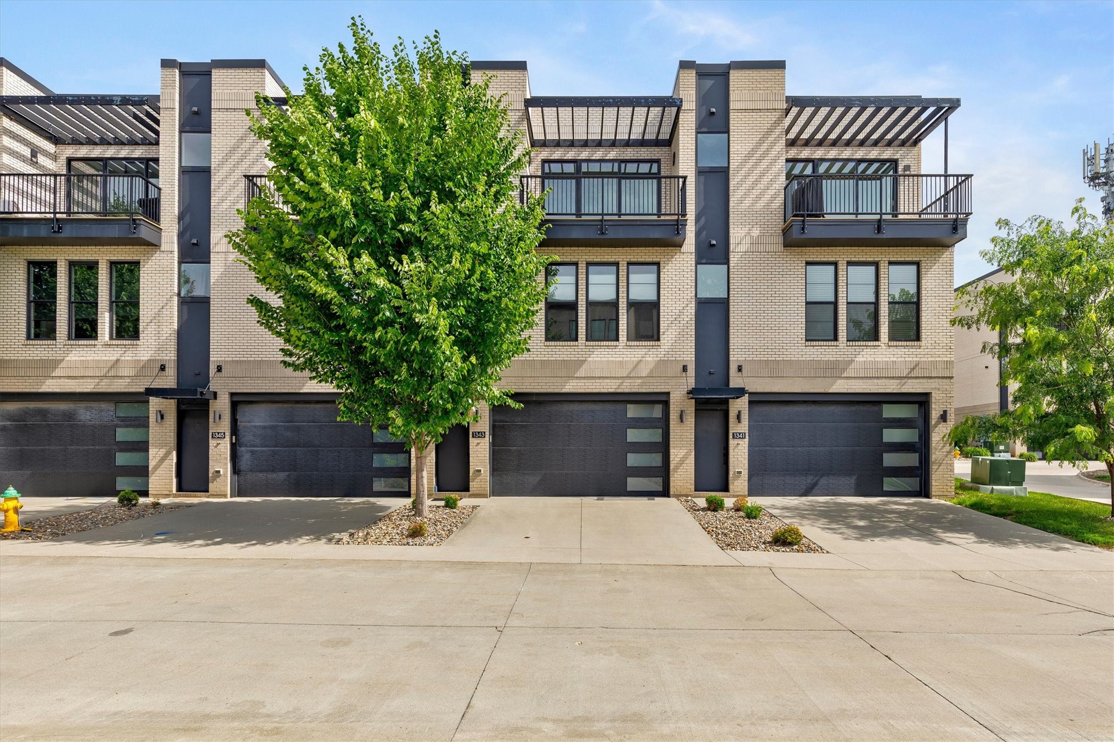 1343 Keosauqua Way — photo