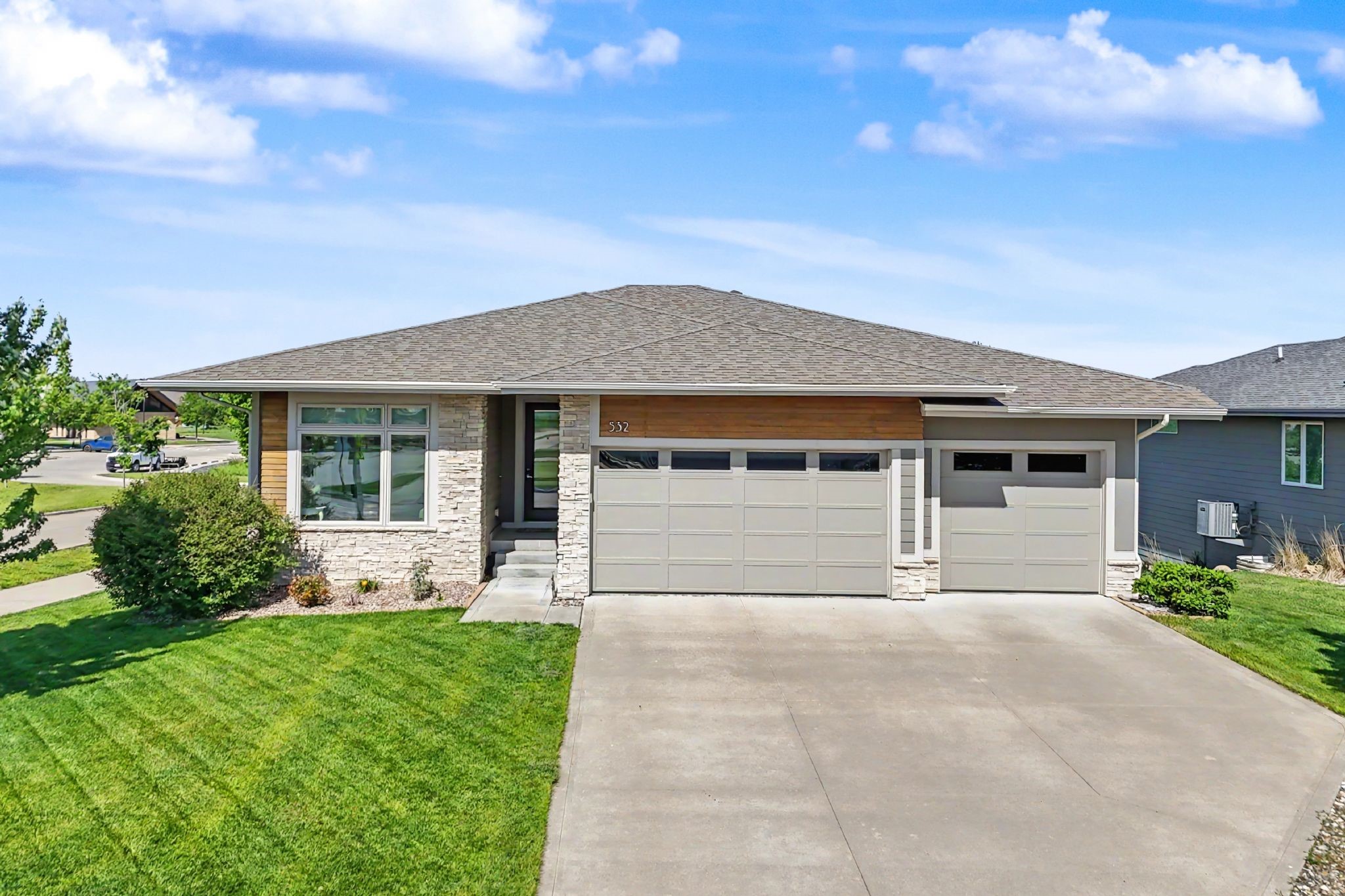 532 NE Westgate Drive — photo