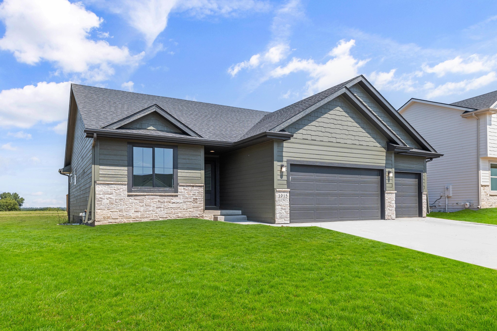 1015 Shady Lane Drive — photo