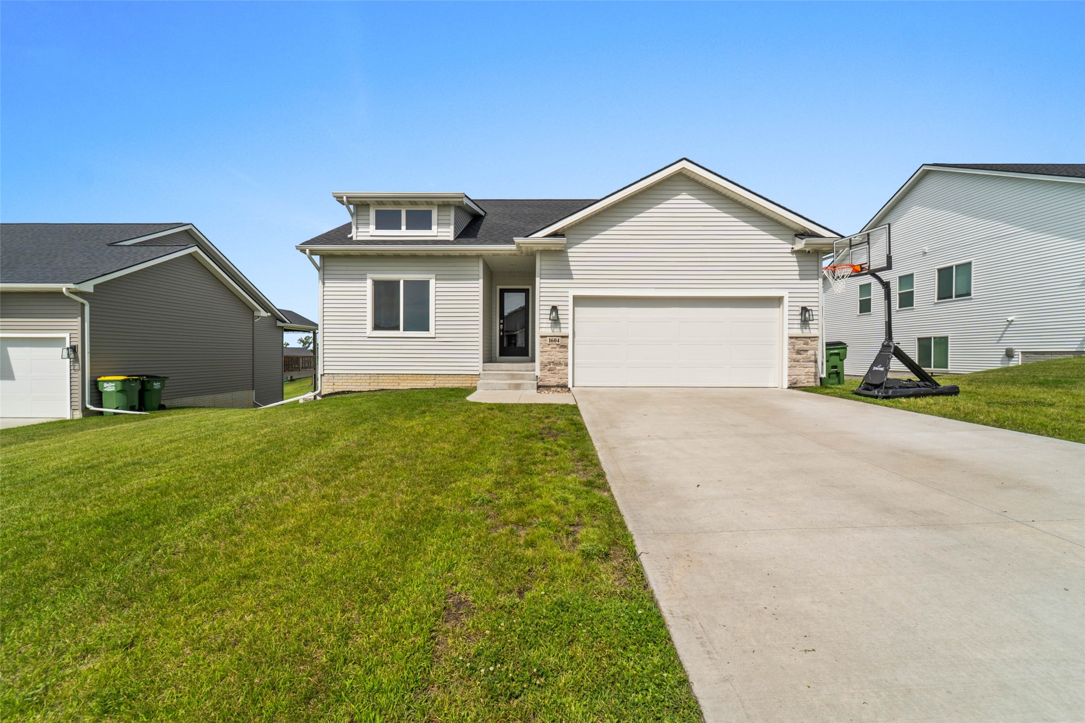 1604 Hackenberry Place — photo