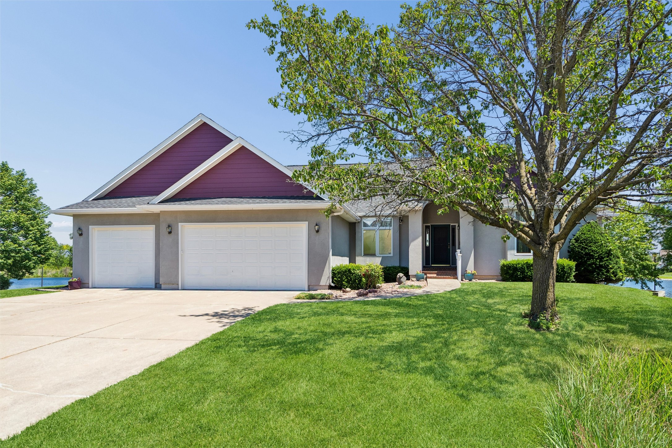 810 NE Vail Court — photo