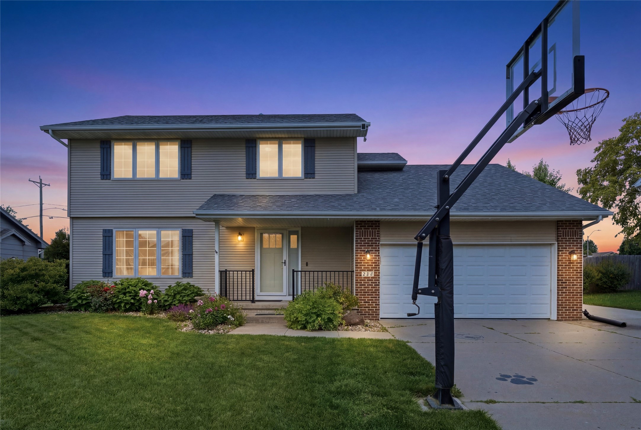 214 NW Ridgeline Drive — photo