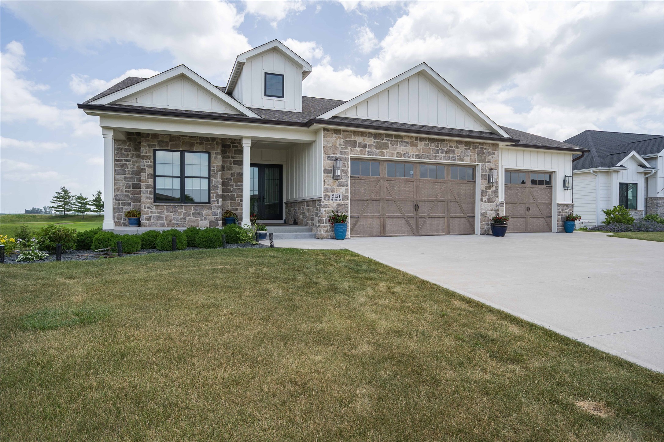5121 NE Seneca Drive — photo
