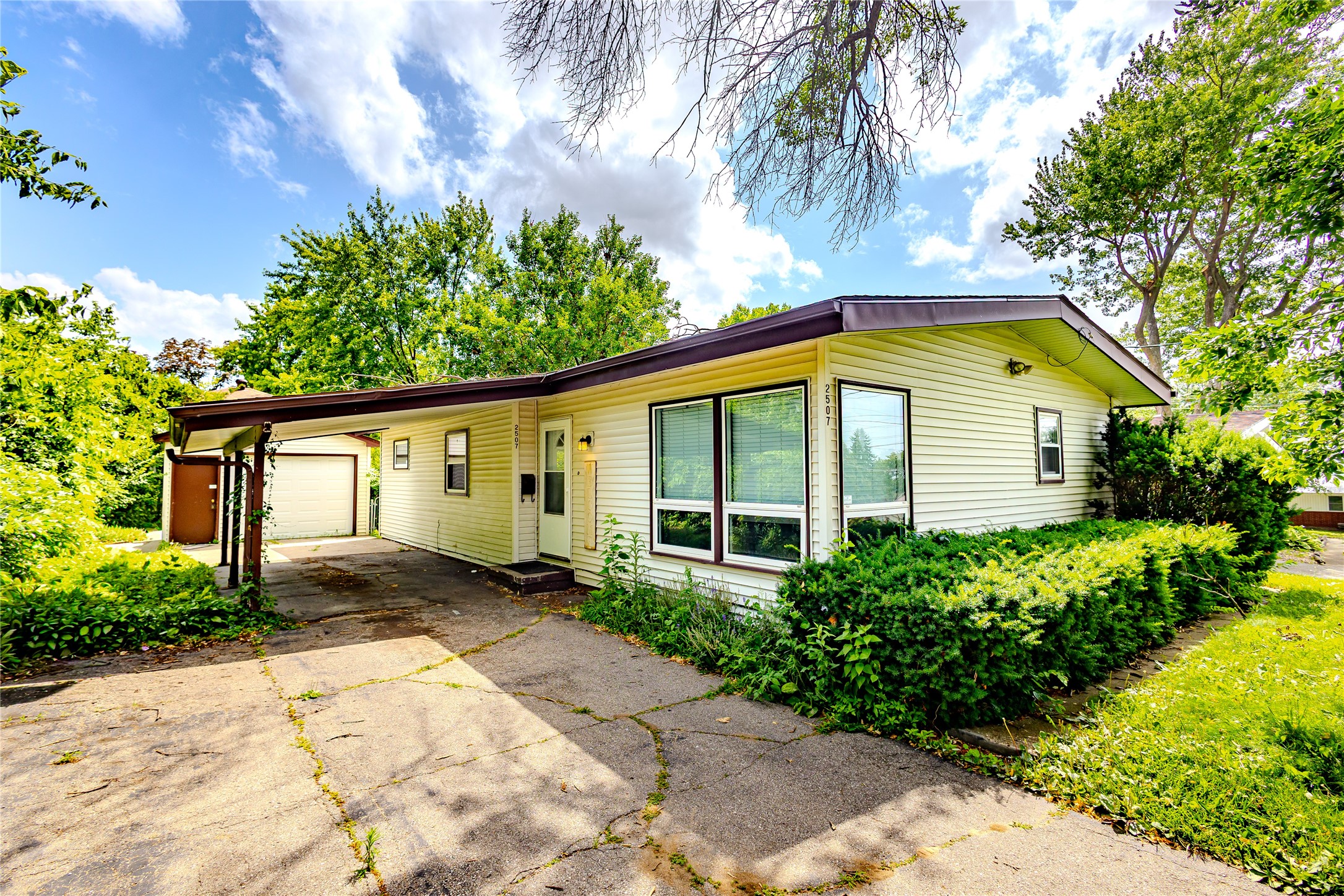 2507 E Tiffin Avenue — photo