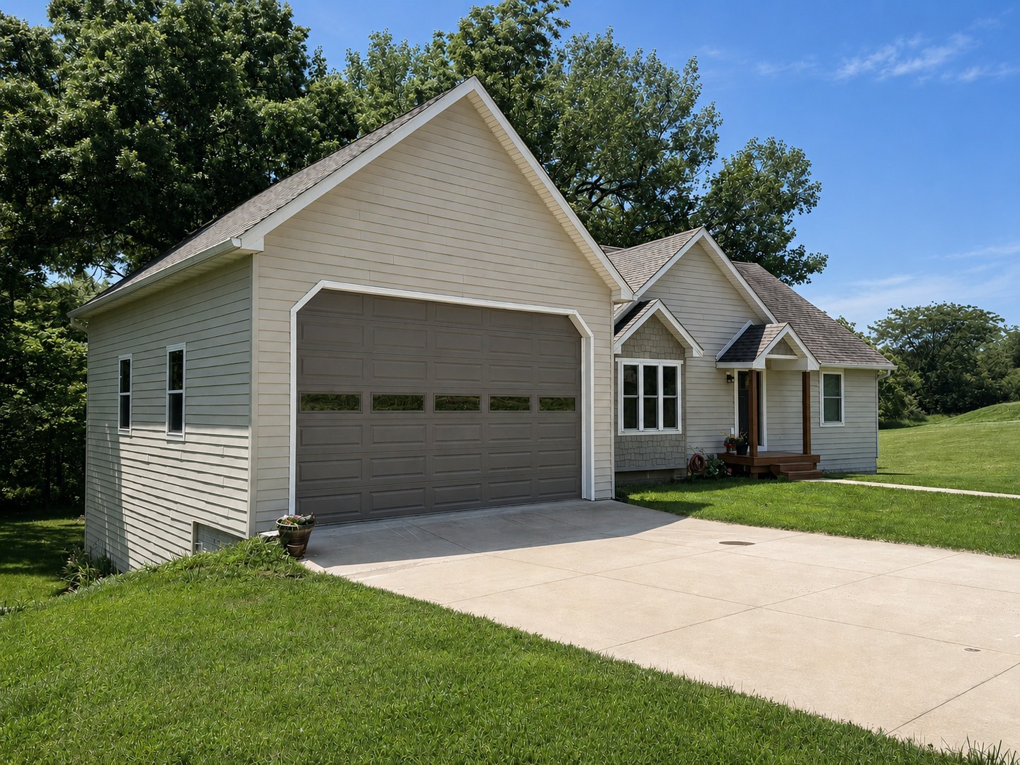 17587 Lakeshore Drive — photo
