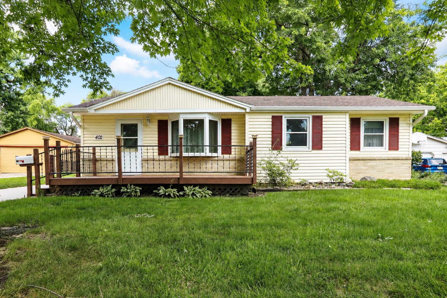 402 NE Oak Drive — photo