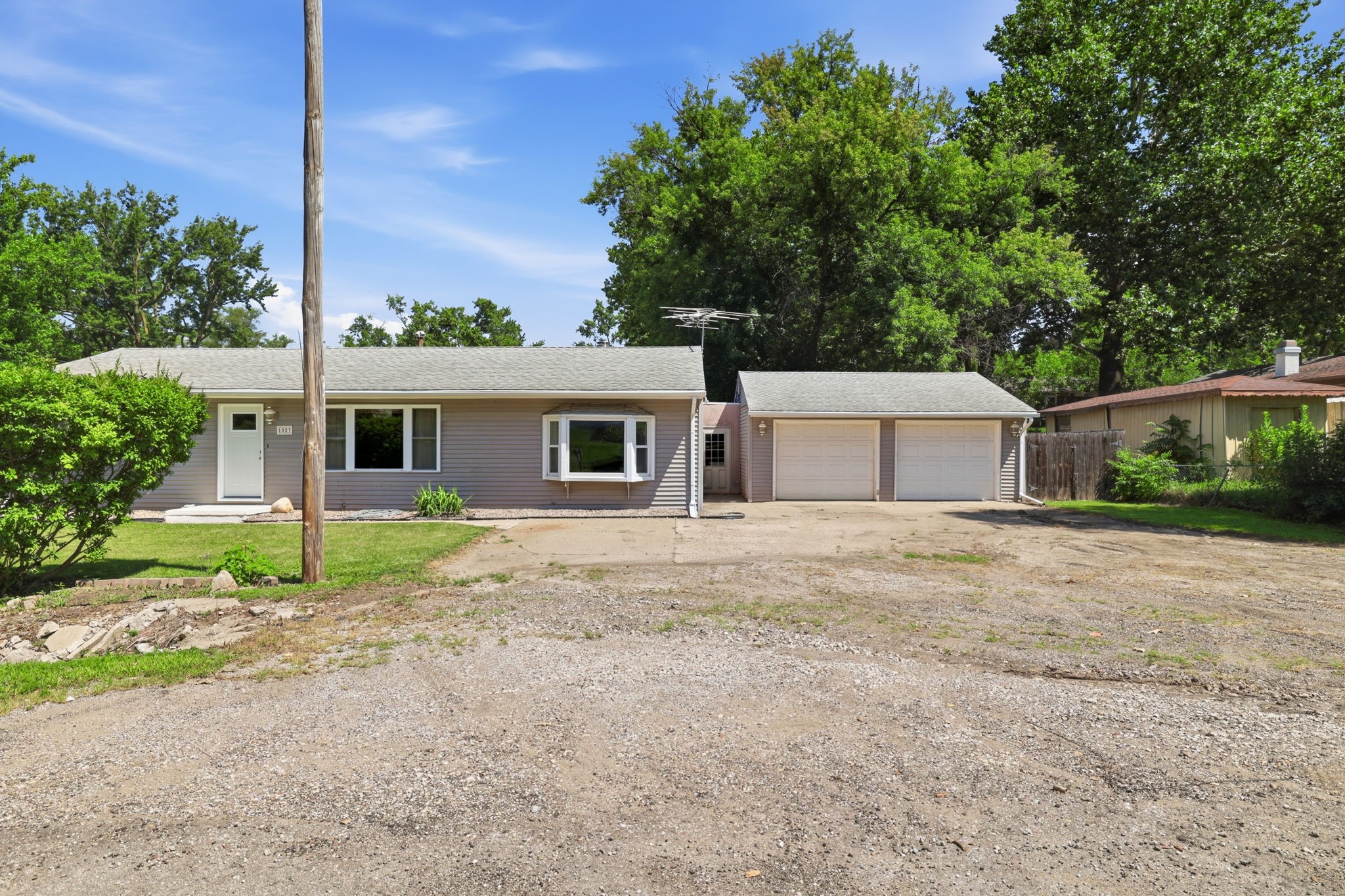 1023 County Line Road — photo