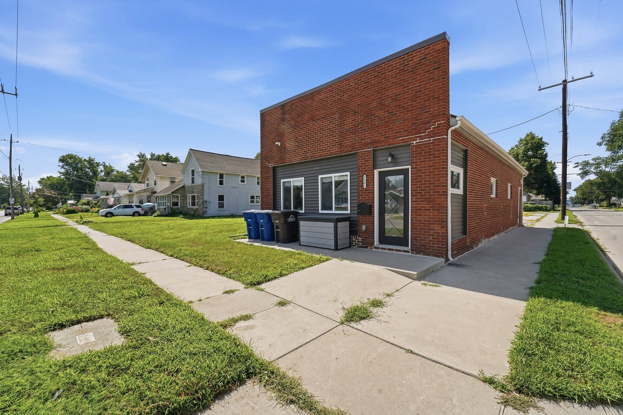 2301 E Grand Avenue — photo