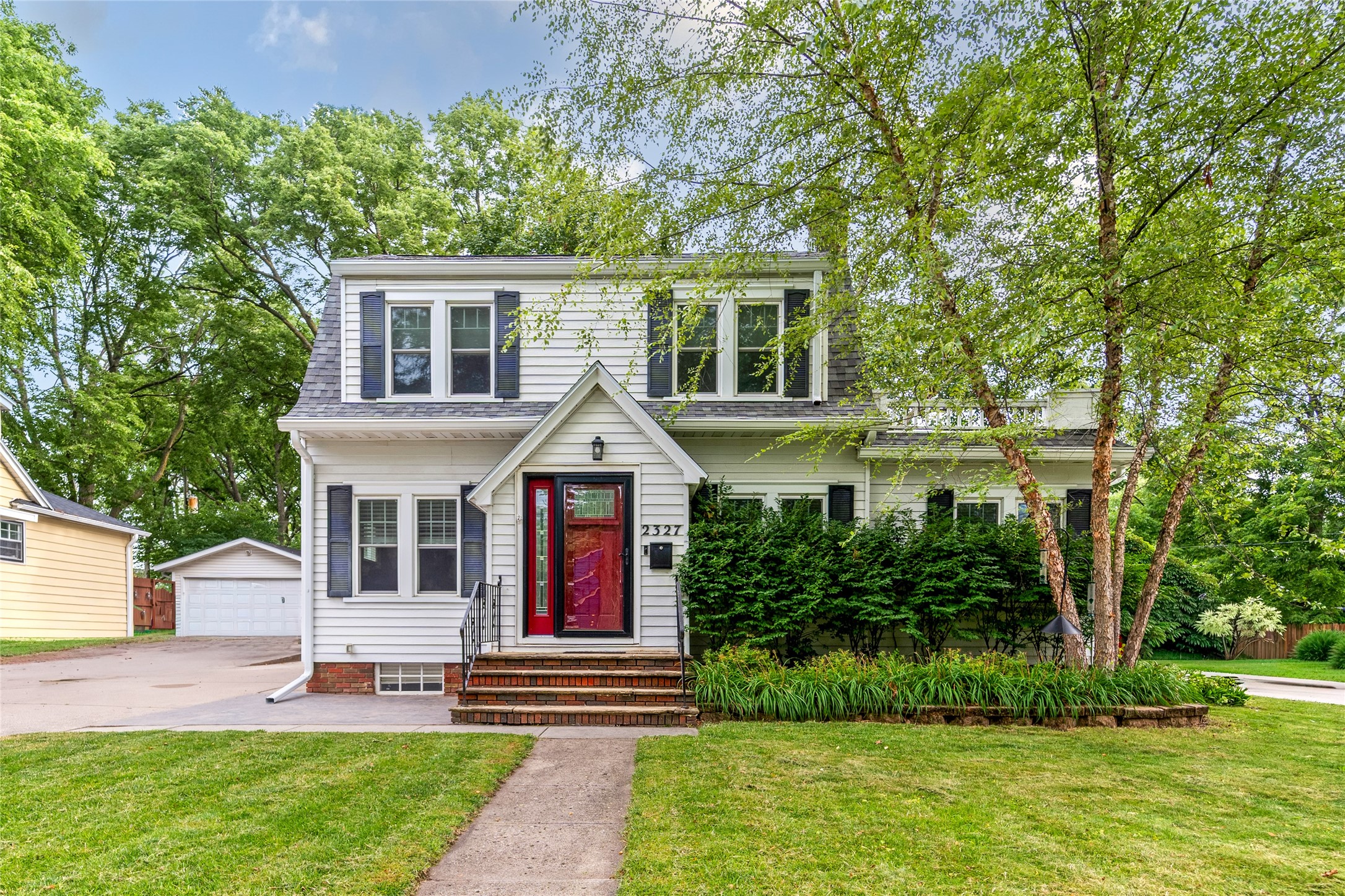 2327 Donald Street — photo