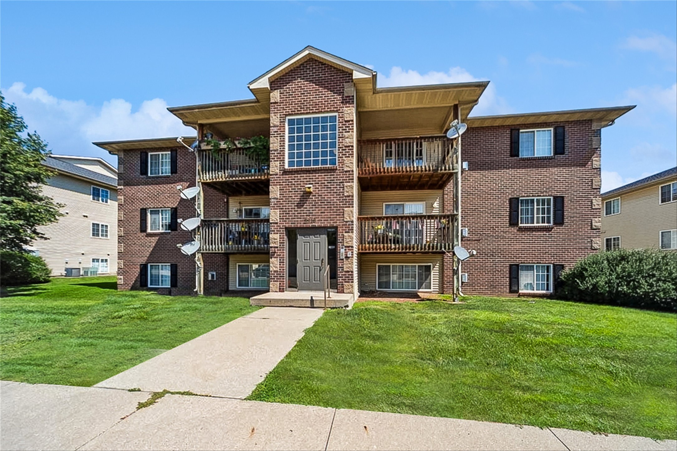 5916 Sutton Place 8 — photo