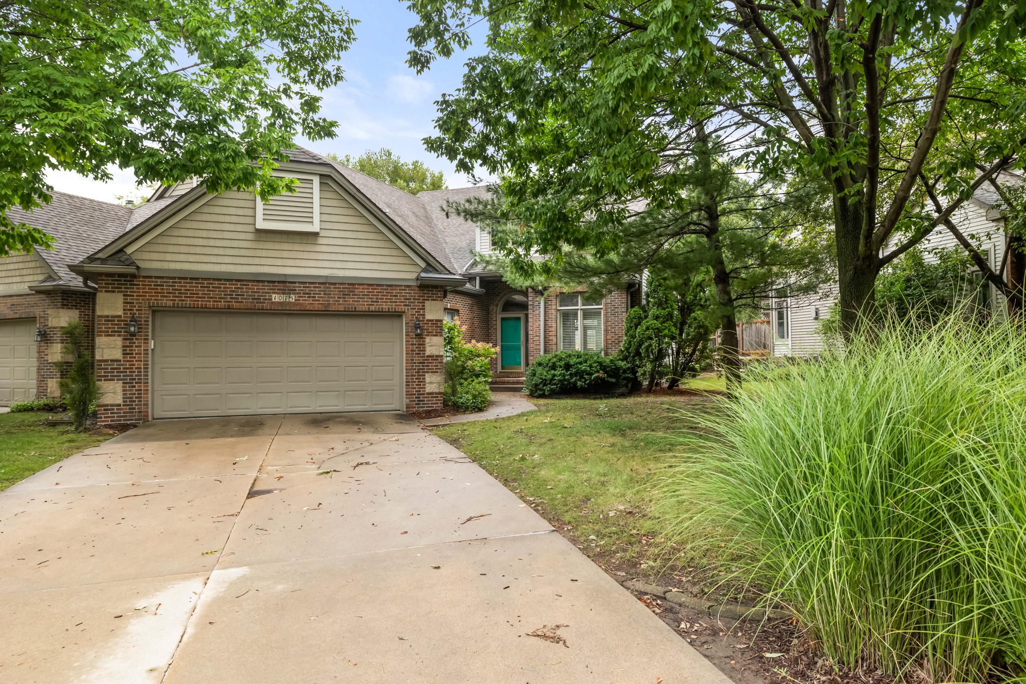 1075 Glen Oaks Drive — photo