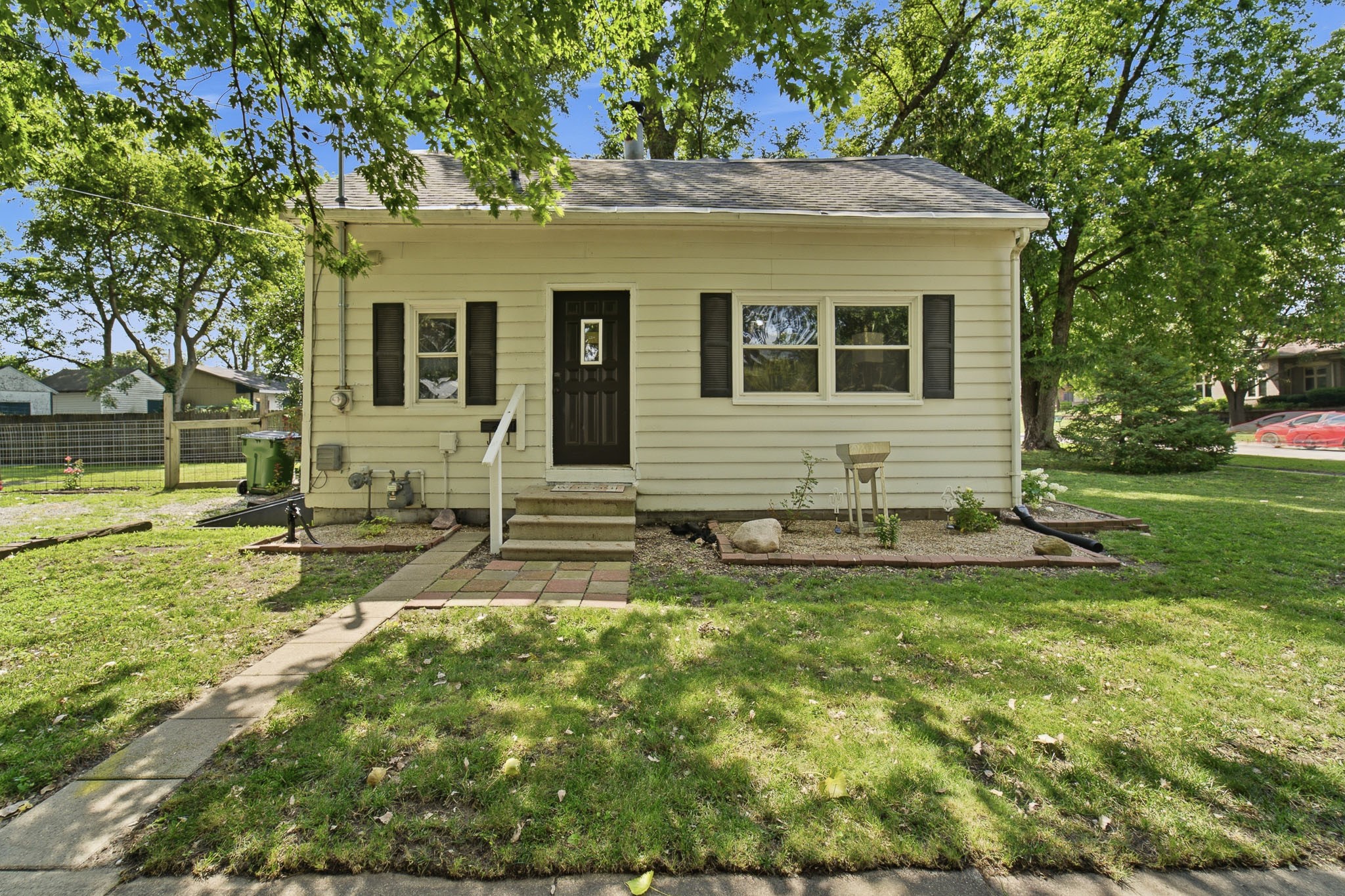 402 W Mamie Eisenhower Avenue — photo