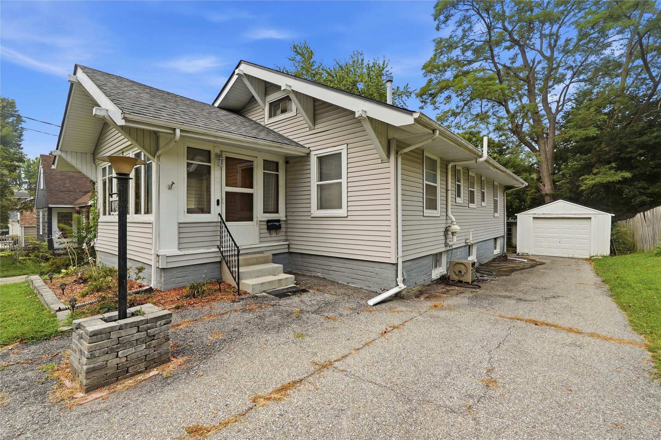 1800 E 32nd Court — photo