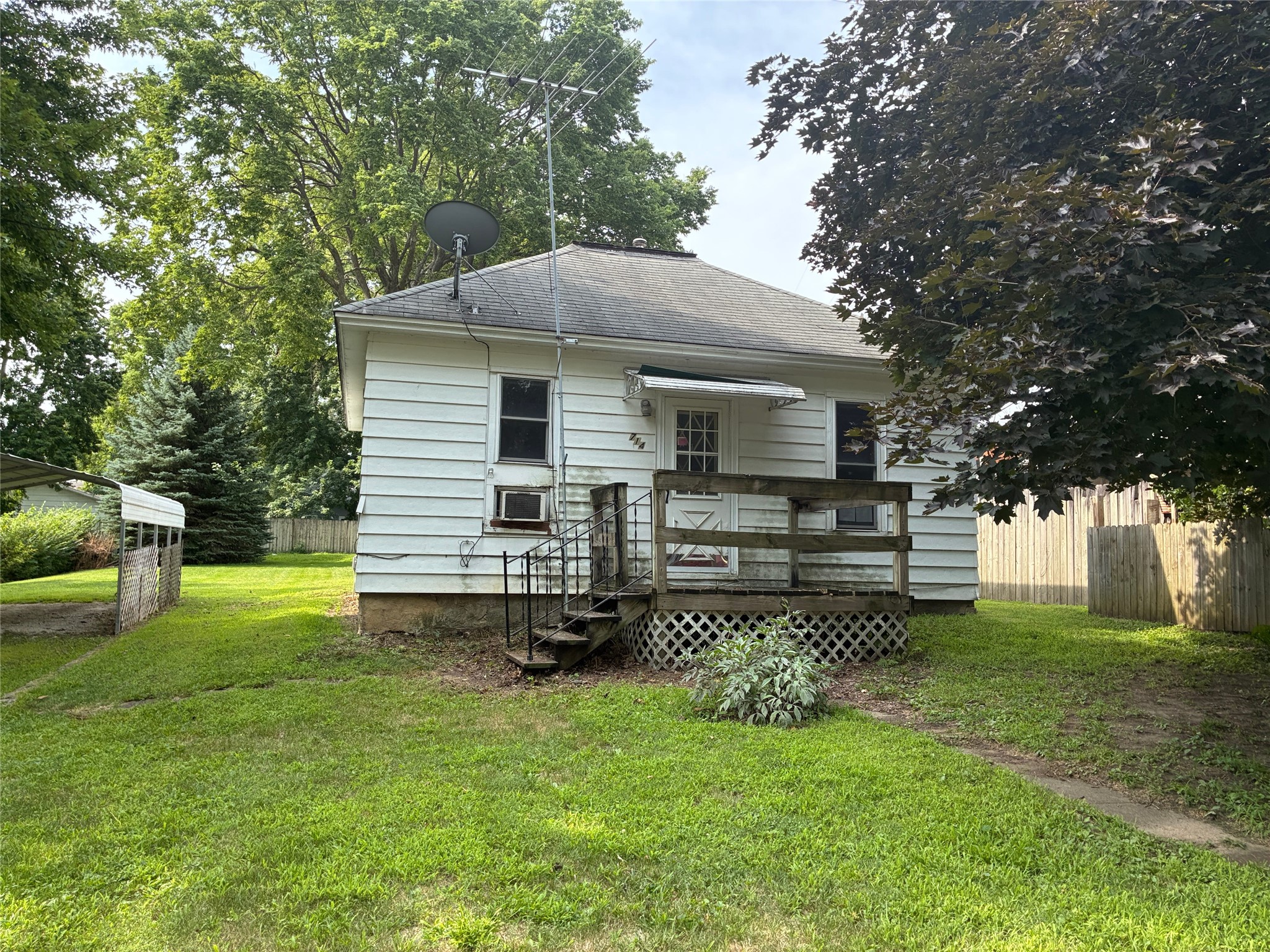 714 E Benton Street — photo