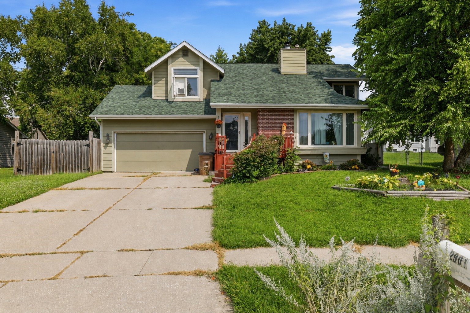 2901 Maple Street — photo
