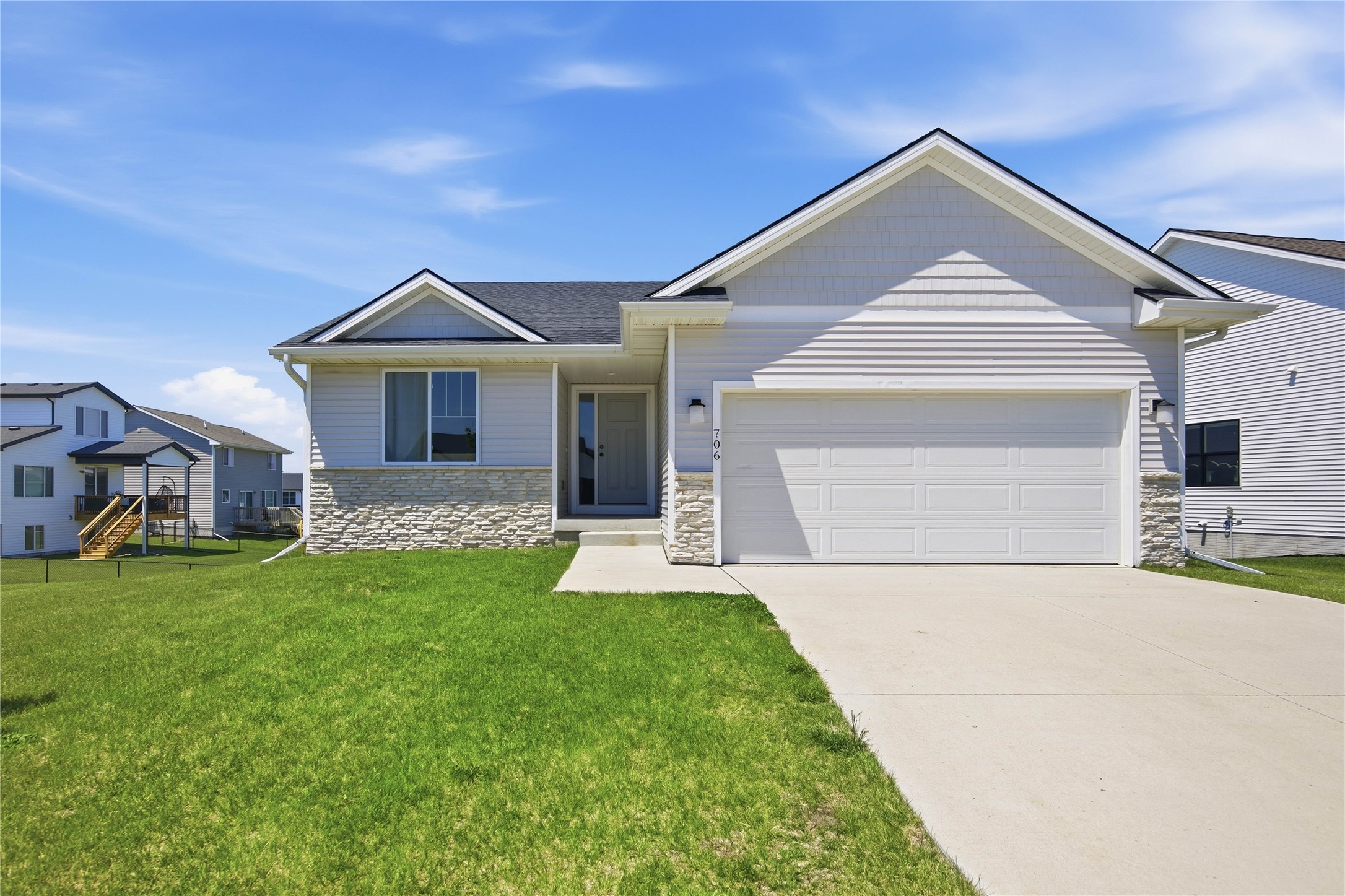 706 NE Country Meadow Drive — photo