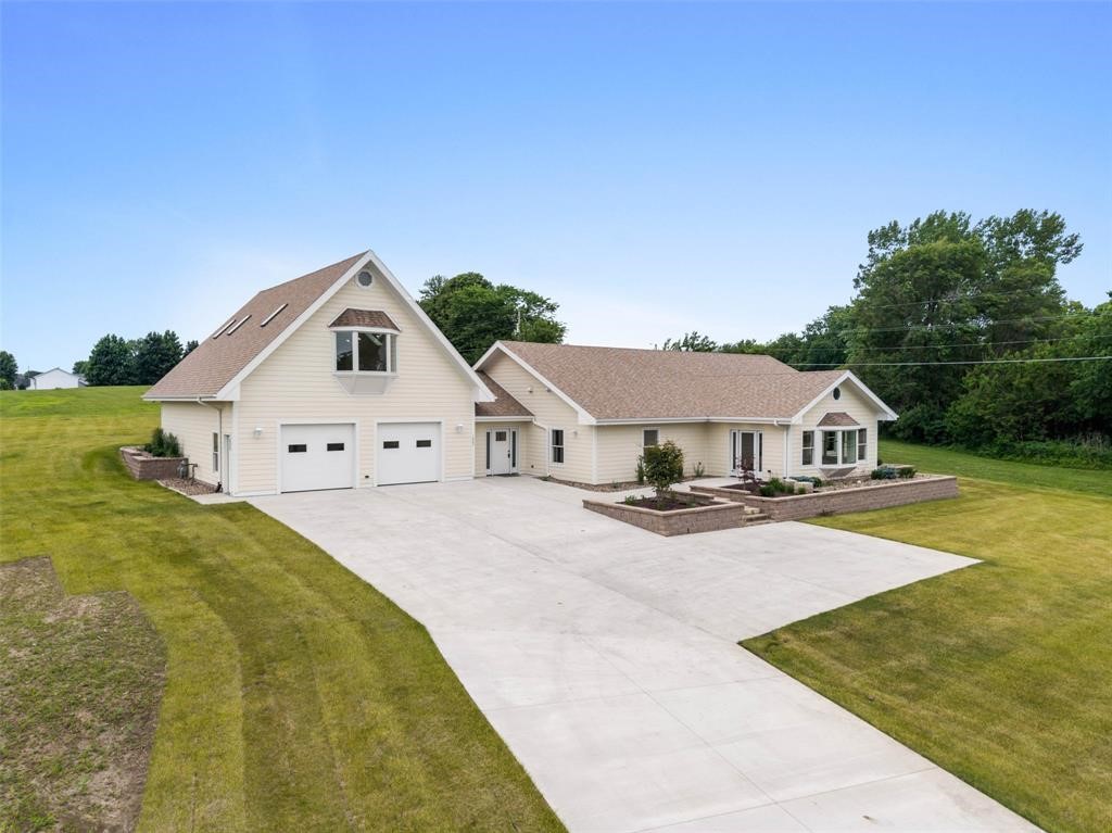 1805 S 8th Avenue E, Newton, IA 50208 — photo 2