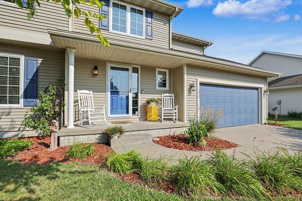 1819 NW Lakeside Drive — photo