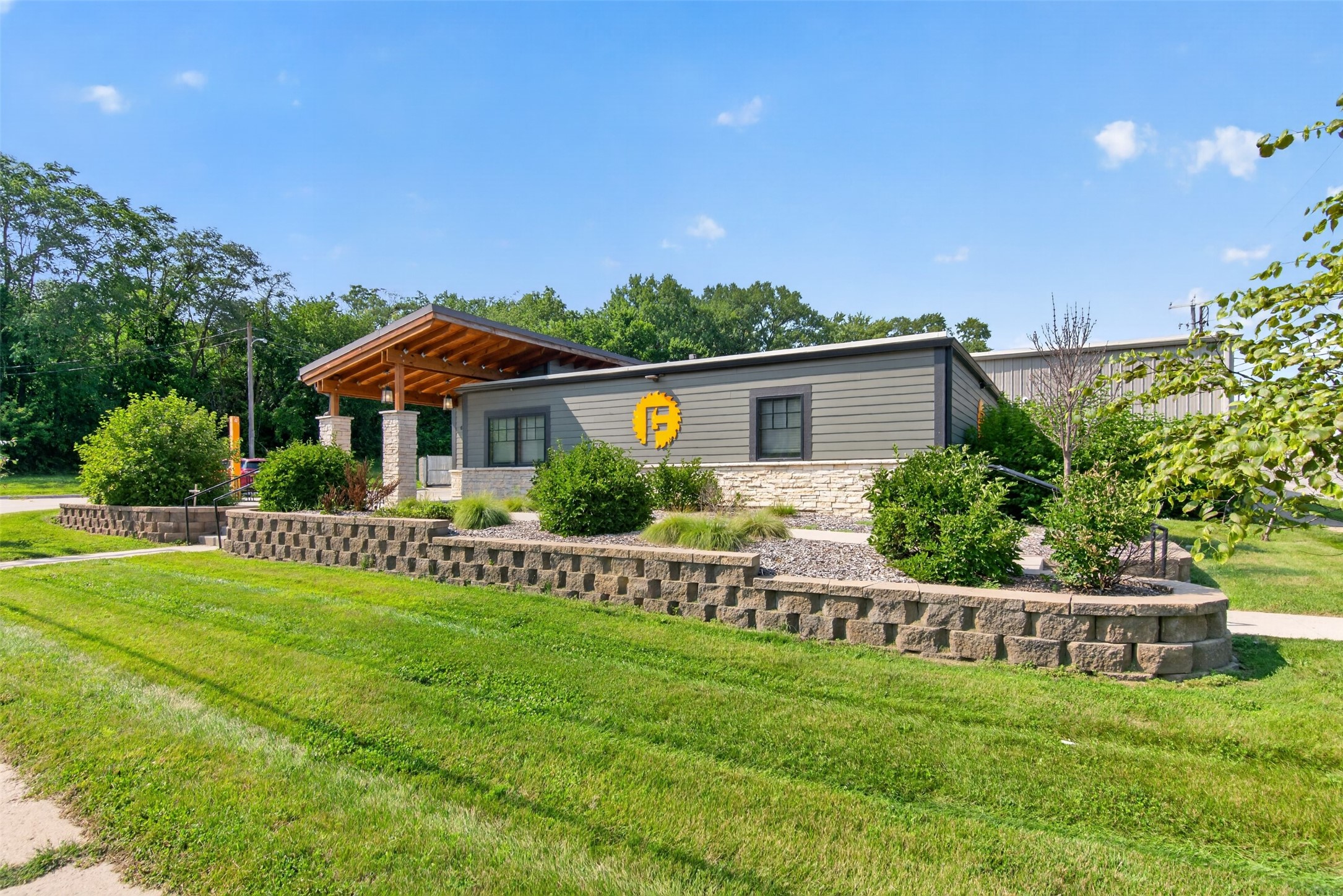2401 Hickman Road — photo
