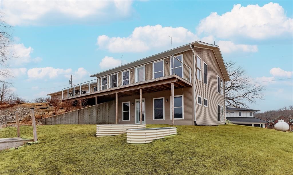 8104 Lakeshore Drive — photo