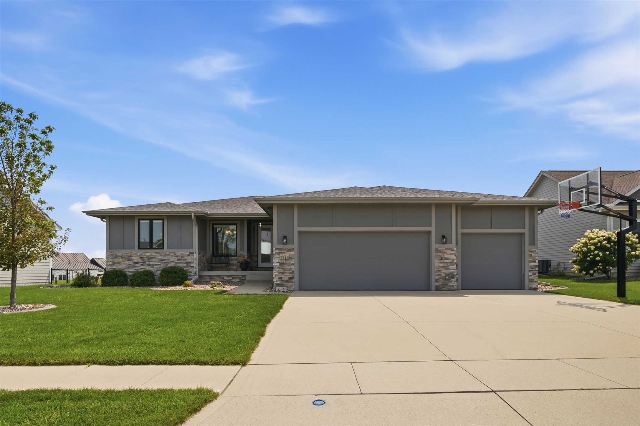 1716 Falcon Drive — photo