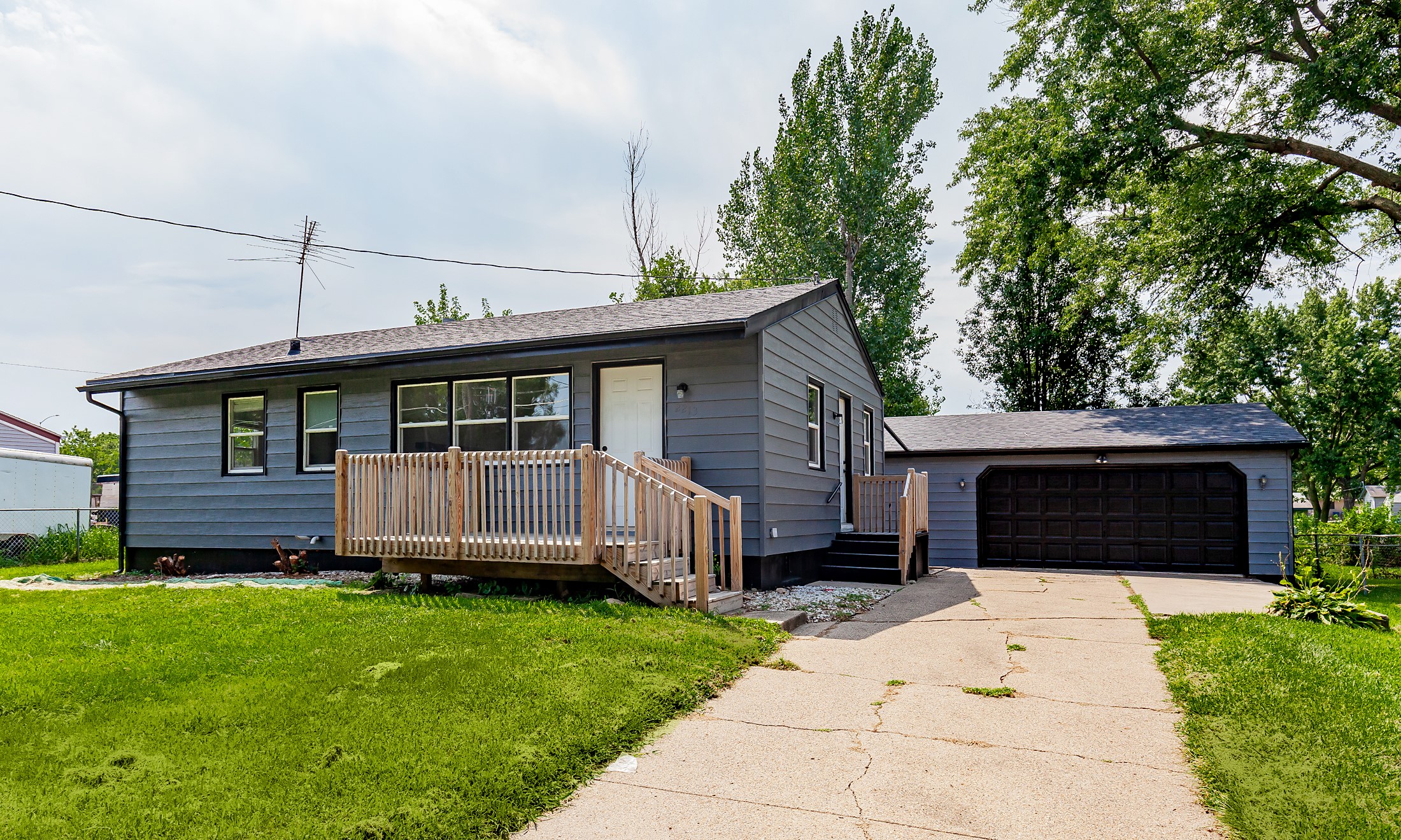 2213 Boyd Street — photo