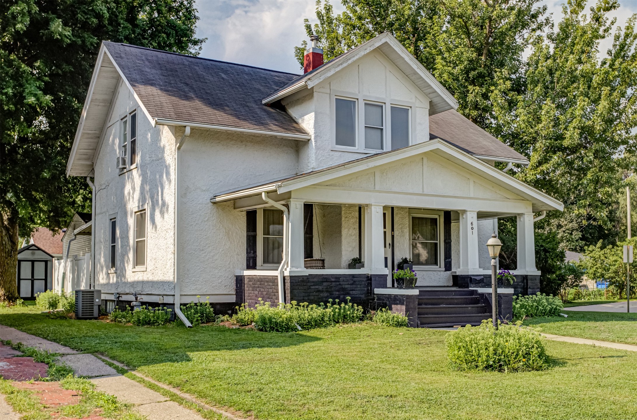 601 Willis Avenue — photo