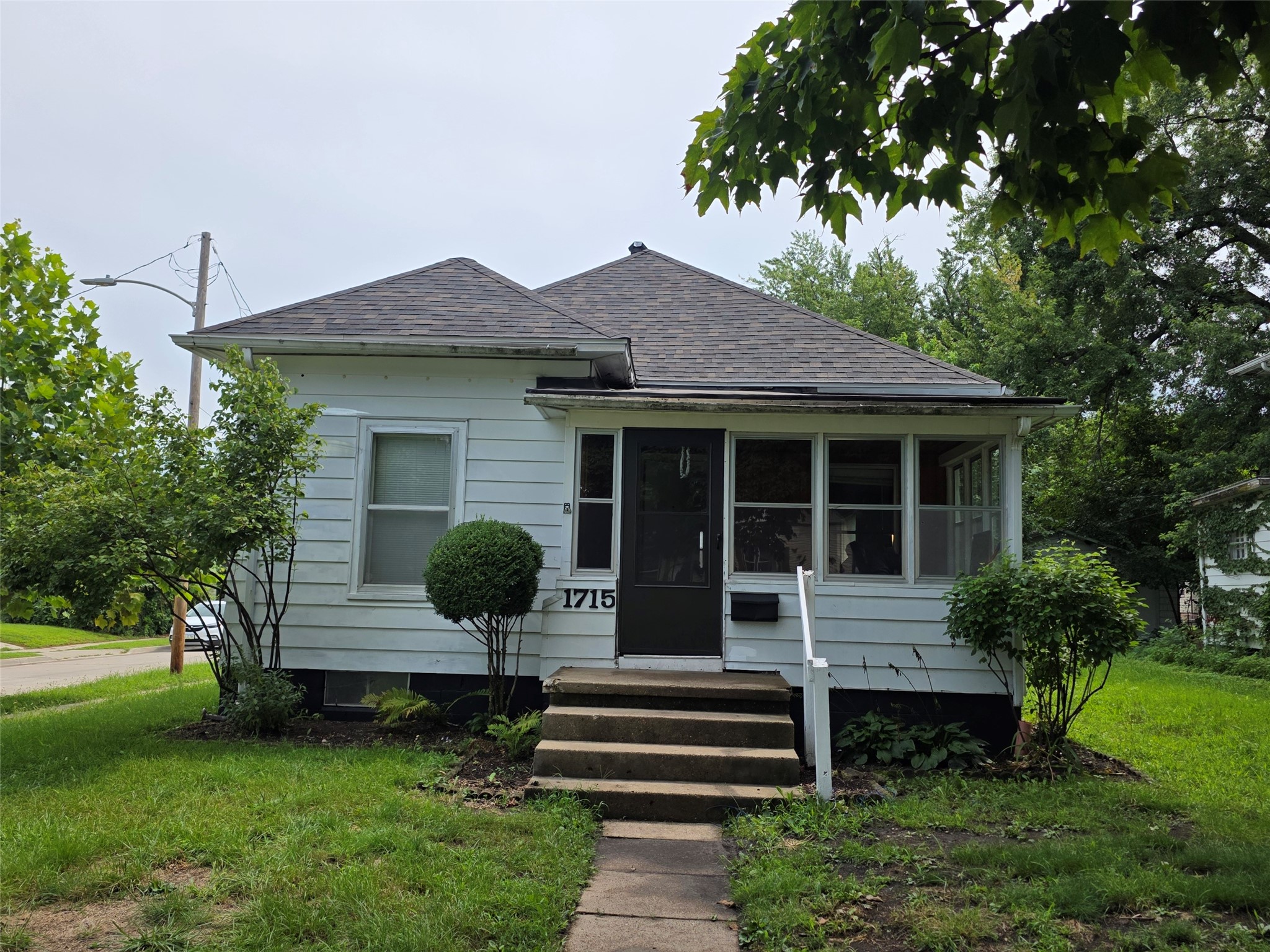 1715 E 12th Street — photo