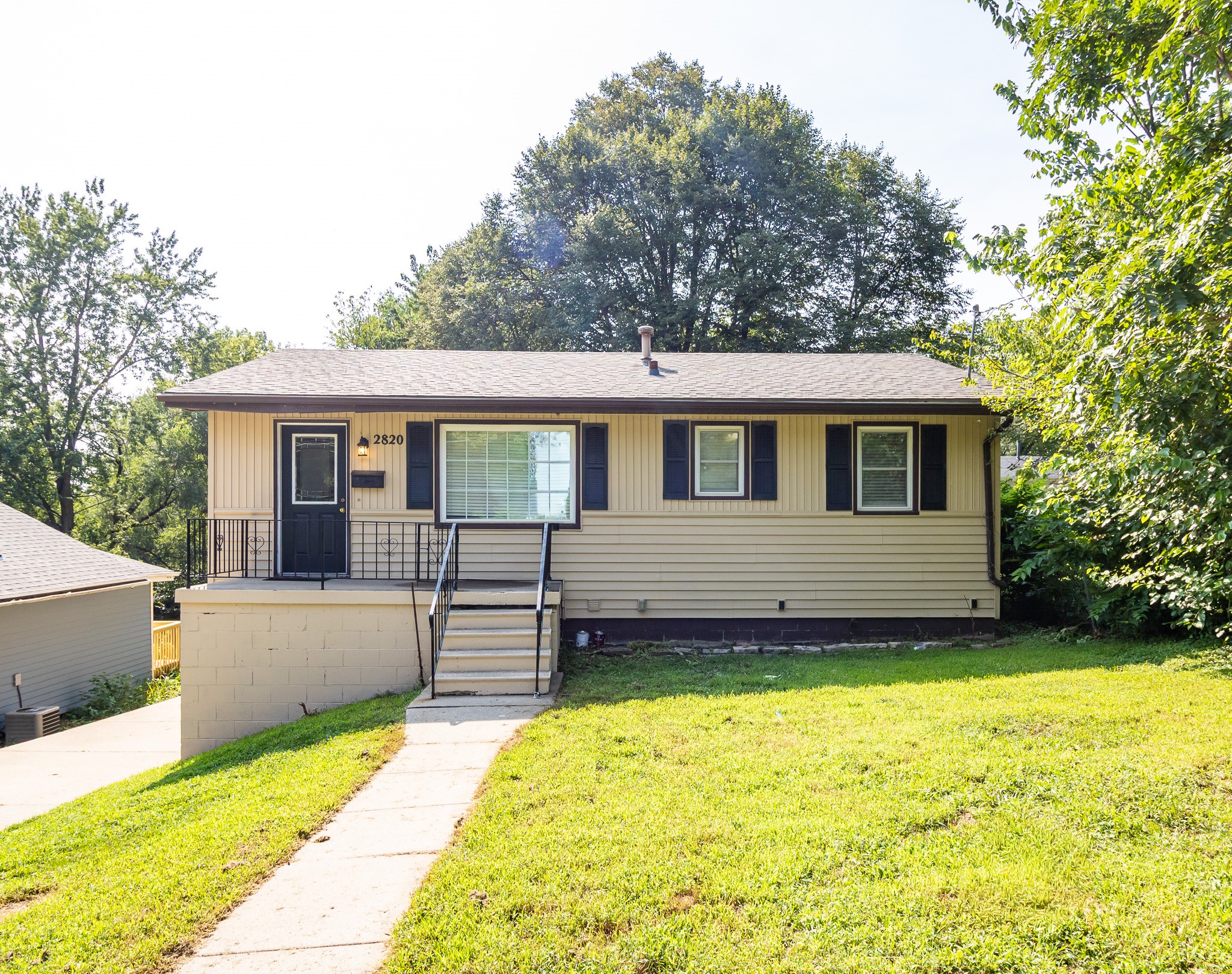 2820 Oxford Street — photo