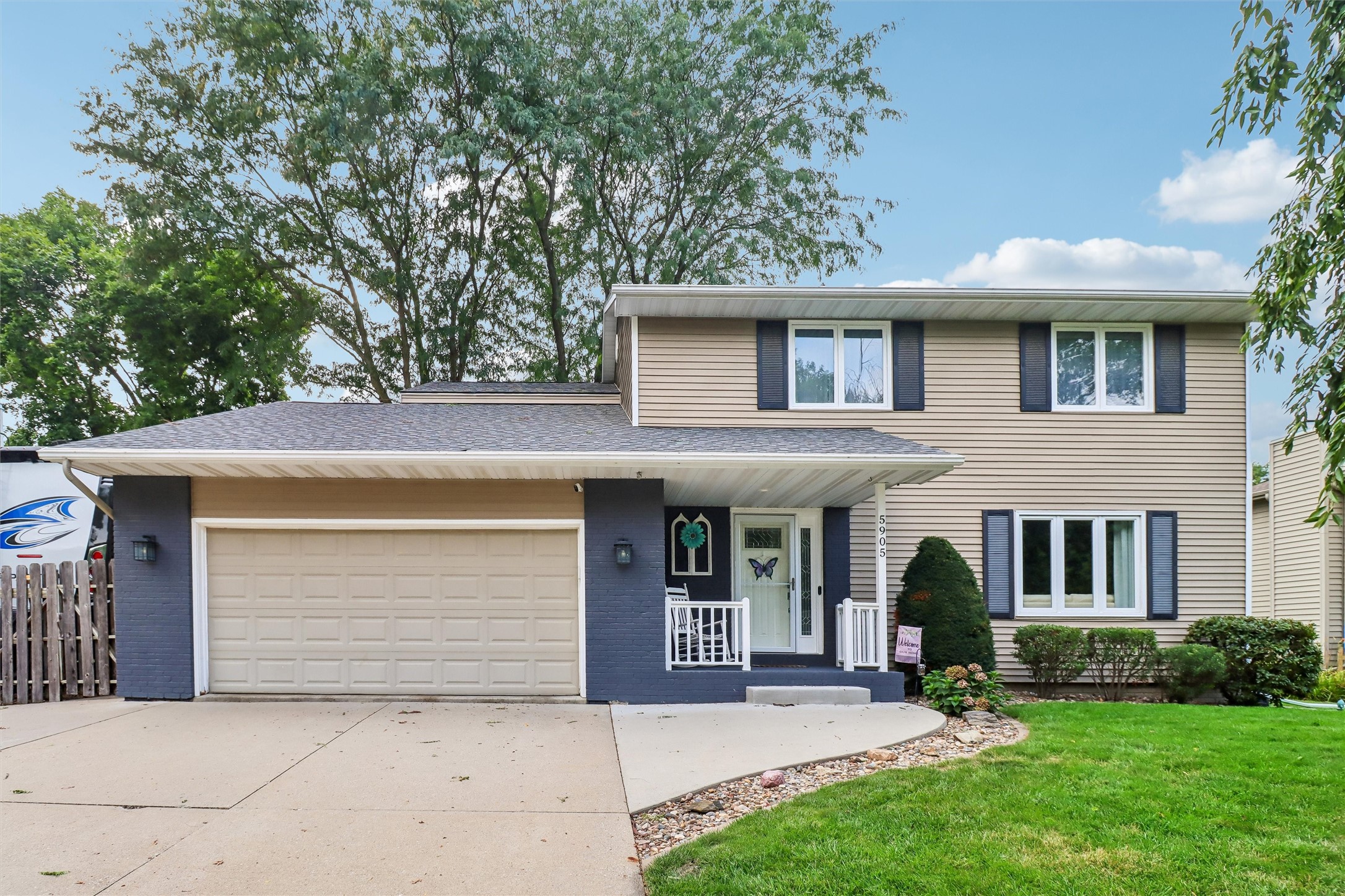5905 Crabapple Lane — photo