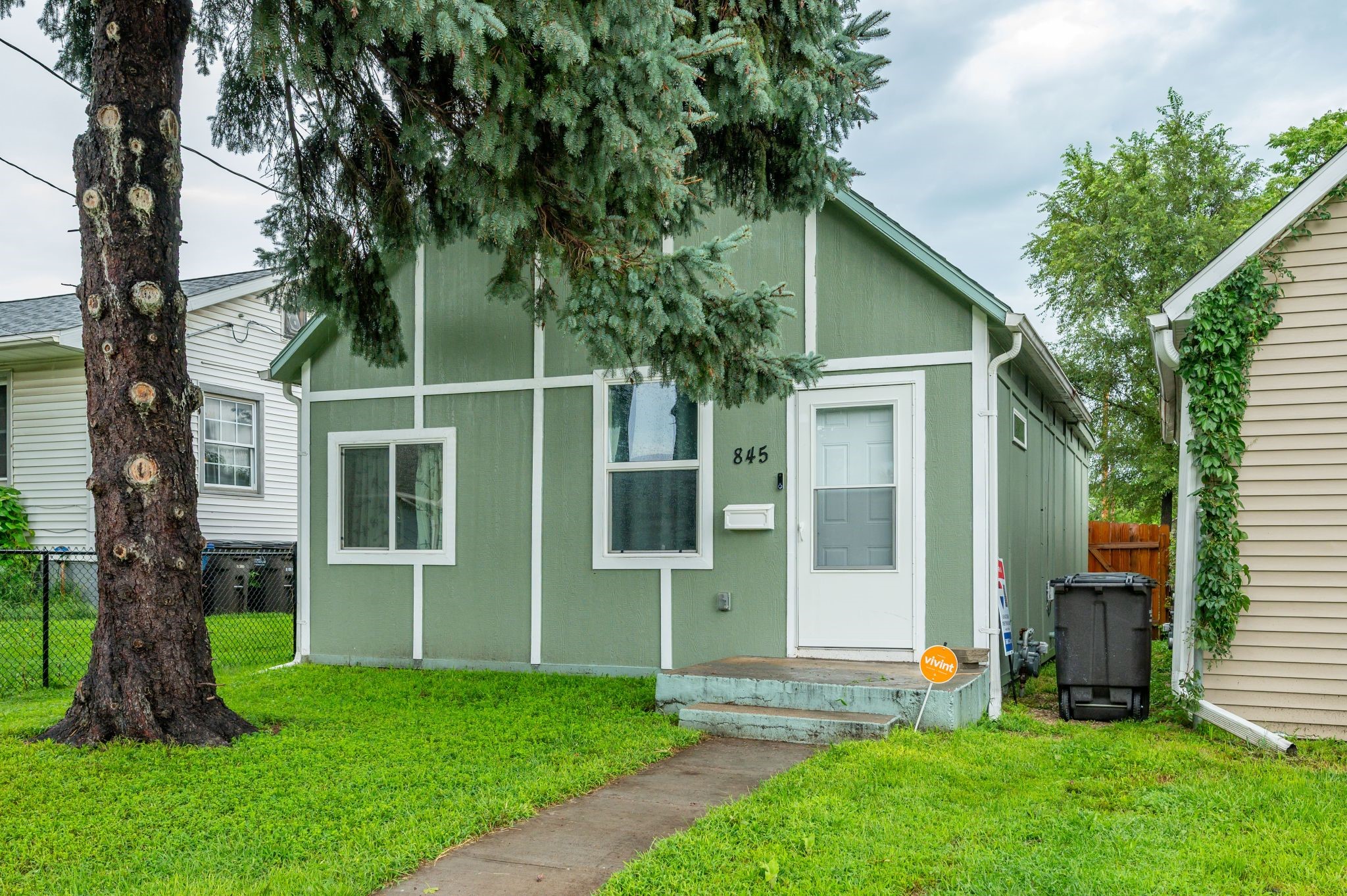 845 E 24th Court — photo