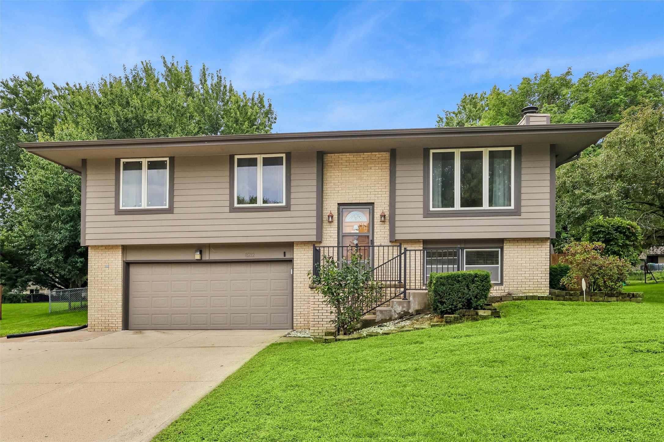 8212 Parkview Drive — photo
