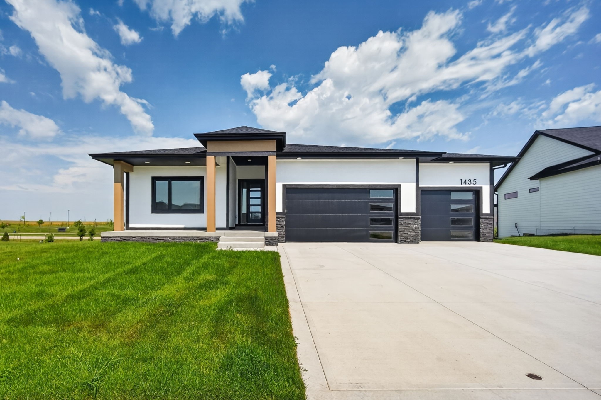 1435 NW Bull Run Court — photo