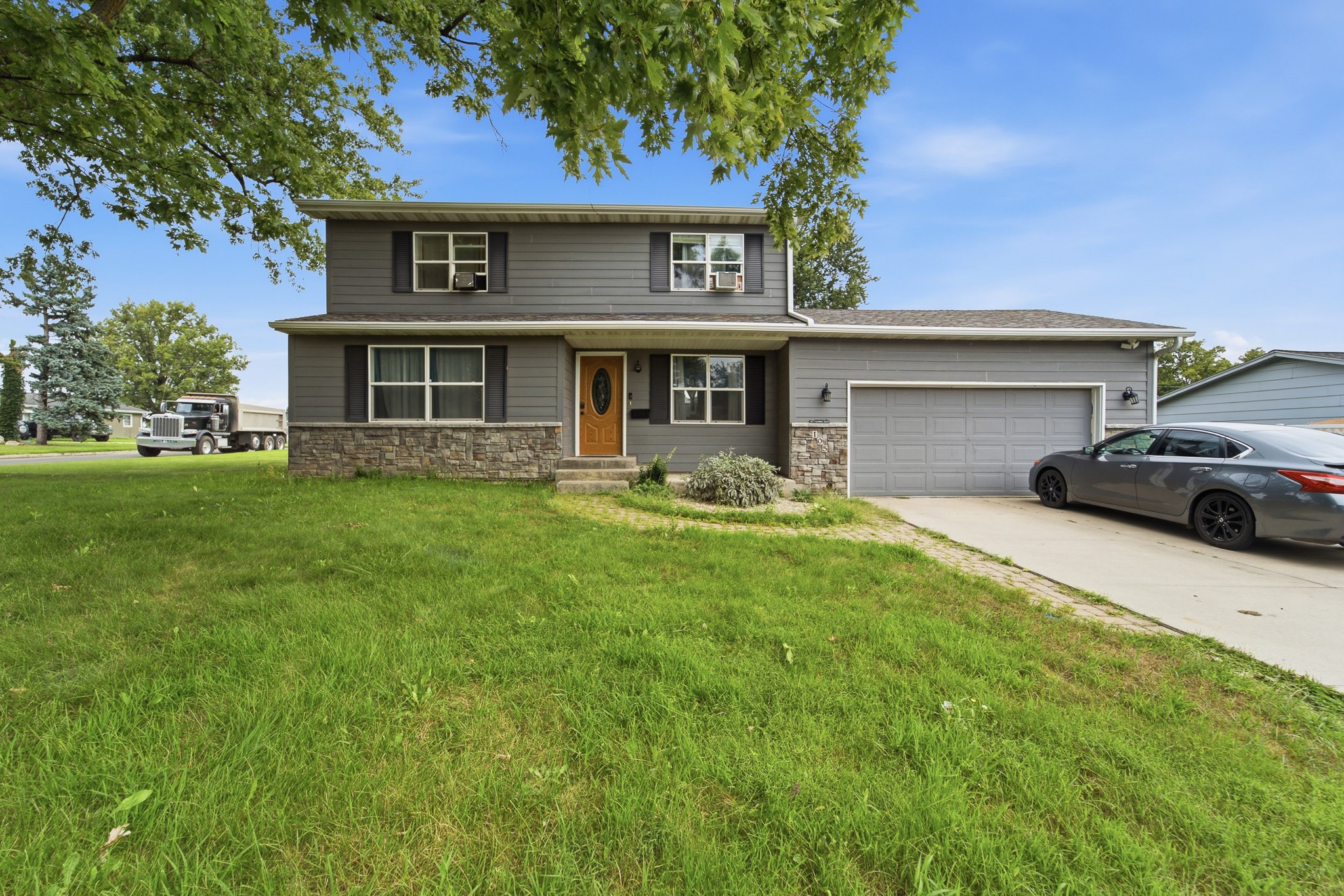 105 Columbus Drive — photo