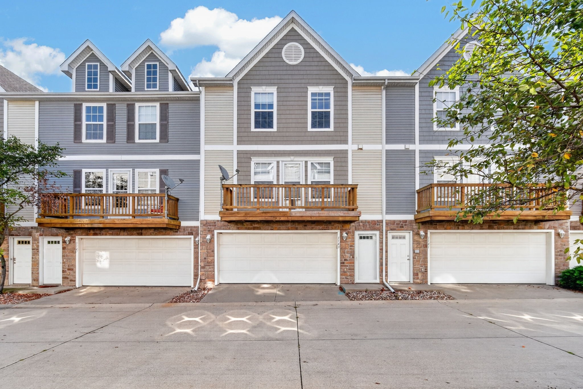 1143 Blackstone Lane — photo