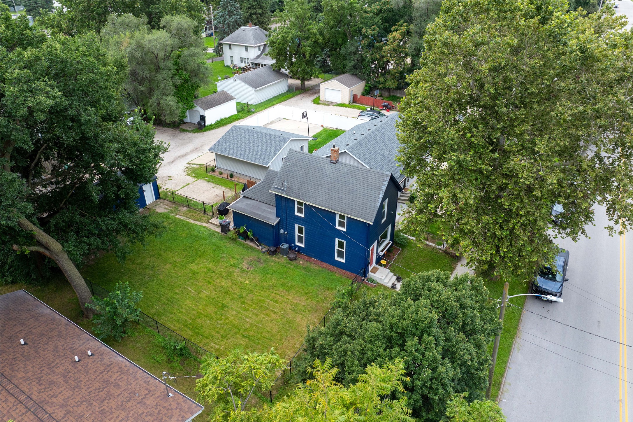 1913 E Walnut Street — photo